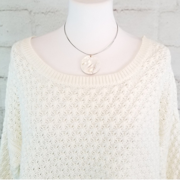 Old Navy L White Long Sleeve Soft Knit Sweater High-Low Hem - Picture 2 of 6